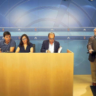 García, Gascón (IU), Domínguez (Podemos), Briones (PSOE) y Ayllón, ayer en la presentación de la denuncia.-ICAL