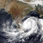 Imagen satélite del ciclón ’Fani’ en la Bahía de Bengala.-AFP