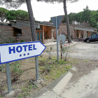 Entrada en las instalaciones del Hotel El Montico, en Tordesillas, cerrado en noviembre de 2013.-J.M. Lostau