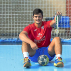 Un sonriente Rubén Río muestra con orgullo la medalla de oro ganada en el Mundial Júnior.-PABLO REQUEJO