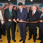 El presidente de la Diputación, Juan Martínez Majo (C), inaugura la Feria de los Productos de León acompañado por el alcalde de León, Antonio Silván (CI) y la subdelegada del Gobierno, Teresa Mata (I)-Ical