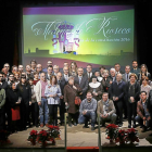 Ramiro Ruiz Medrano, Artemio Domínguez y los 27 galardonados con las menciones en el Teatro Pincipal de Medina de Rioseco.-J.M LOSTAU
