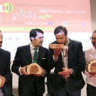 Rodrigo Gómez; el consejero de Fomento y Medio Ambiente, Juan Carlos Suárez-Quiñones; el alcalde de Valladolid, Óscar Puente e Inazio Martínez en la inauguración del primer 'Foro Internacional de Bosques Urbanos en Ciudades Mediterráneas' junto.-ICAL