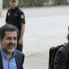 Jordi Sánchez y Jordi Cuixart a su llegada a la Audiencia Nacional, el pasado 16 de octubre.-JOSÉ LUIS ROCA