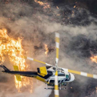 Cuatro incendios obligaron a cortar carreteras, cerrar escuelas y a evacuar a miles de personas.-ATLAS