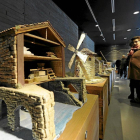 Visitantes observan la exposición de una de las salas del Museo del Pan de Mayorga, durante una reciente jornada de puertas abiertas.-EL MUNDO