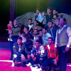 LA PLANTILLA BLANQUIVIOLETA VISITA EL CIRCO. Los jugadores y el personal que trabaja con el primer equipo del Real Valladolid fueron los invitados en la sesión vespertina de ayer por parte del circo Holiday, situado en el real de la Feria.-G. VELASCO