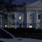Un coche de policía ante la Casa Blanca.-Foto: BRENDAN SMIALOWSKI