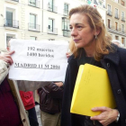 Pilar Manjón sale del Congreso tras su comparecencia en la comisión del 11-M, el 15 de diciembre del 2004.-JUAN MANUEL PRATS