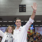 Chacón y Sánchez, durante un mitin en Barcelona el pasado 18 de diciembre.-FERRAN NADEU
