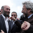 Los periodistas turcos Can Dündar (derecha) y Erdem Gul.-AP / CAN EROK
