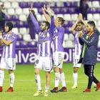 Luismi, Antoñito, Borja, Moyano y Anuar aplauden a los aficionados del Valladolid tras la victoria frente al Lorca.-J. M. LOSTAU