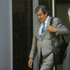 Álvarez-Cascos sale de la Audiencia Nacional, en agosto del 2013.-AGUSTÍN CATALÁN