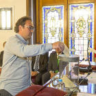 Héctor Gallego durante la votación.-M.A.S