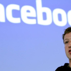 El director ejecutivo y fundador de Facebook, Mark Zuckerberg, durante una rueda de prensa en Palo Alto, Estados Unidos, en mayo del 2010.-/ ROBERT GALBRAITH / REUTERS