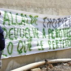 Pancarta desplegada el 15 de mayo de 2016 en la romería del Cautivo en Almenar.-MARIO TEJEDOR