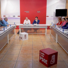 Las ejecutivas del PSOE CyL y de UGT CyL durante su reunión.-ICAL