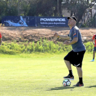 Luis César hace una indicación a los jugadores en la sesión de ayer ante la mirada de Miguel y Sulayman.-BALCAZA