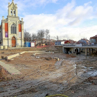 Vista general del estado de las obras, con la plaza de Rafael Cano convertida ahora en un barrizal.-J.M. LOSTAU