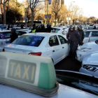 Taxistas en el paseo de la Castellana, en Madrid.-JOSÉ LUIS ROCA