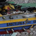 Futbolín cubierto por los escombros en un hogar destruido en Pedernales (Ecuador), en una imagen del 20 de abril.-AP / DOLORES OCHOA