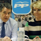 Ignacio González y Esperanza Aguirre, este martes, en la reunión del comité de dirección del PP de Madrid.-Foto: JOSÉ LUIS ROCA