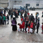 Un grupo de niños de familias desplazadas de Idlib.-AFP / OMAR HAJ KADOUR