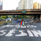 Pintada de Maduro Asesino en una calle de Caracas.-REUTERS / CHRISTIAN VERON