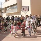 Un grupo de niños juega en el Centro de Educación Infantil Río Eresma de Matapozuelos, en una imagen de archivo.-EL MUNDO