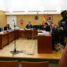 Tercera sesión del juicio oral contra los doce jóvenes arrestados el primer día de los desórdenes contra la ejecución del aparcamiento subterráneo y bulevar de la calle Vitoria, en Gamonal, en la que prestan declaración agentes de la Policía.-ICAL