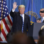 El presidente de los Estados Unidos, Donald Trump, anuncia un plan para revisar la forma en que Medicare paga ciertos medicamentos.-EPA/GETTY IMAGES POOL