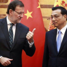 Mariano Rajoy habla con el primer ministro chino, Li Keqiang, el jueves en Pekín.-Foto: REUTERS