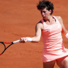 Carla Suárez, en acción ayer en Roland Garros.-CHRISTIAN HARTMANN