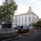 Un furgón de la Guardia Civil traslada ayer a los detenidos a la Audiencia Nacional.-JAVIER BARRANCHO