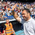Sergio saluda sonriente al término del partido frente al Espanyol en el RCDE Stadium.-PHOTO-DEPORTE