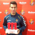Hernán recoge su premio al mejor jugador de marzo-El Mundo