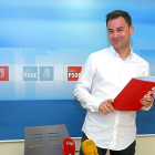 El secretario del PSOE de León, Javier Alfonso Cendón, valora la visita de Rajoy a León .-ICAL