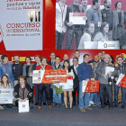 En la magen: los ganadores del VII Concurso Internacional deEscuelas de Cocina  junto con los premiados del XI Certamen nacional de pinchos y tapas, autoridades y organizadores.-J.M. Lostau