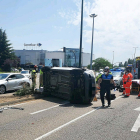 Accidente de tráfico entre un turismo y una furgoneta en la avenida de Zamora de Valladolid. - ICAL