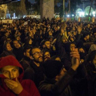 Cientos de iranís concentrados frente a la universidad Amri Kabir en Teherán para protestar por las mentiras del régimen sobre el avión ucraniano siniestrado.-DANIAL SHAIGAN