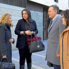 Los abogados de los afectados en el momento de acceder al Juzgado.-ICAL
