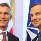 El secretario general de la OTAN, Jens Stoltenberg, izquierda, junto al presidente de Polonia, Andrzej Duda.-AP / ALIK KEPLOCZ
