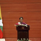 Aung San Suu Kyi durante su discurso en Naypyitaw.-AUNG SHINE OO / AP