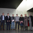 En la imagen, el director de Políticas culturales de la Junta, José Ramón Alonso (3I), con los artistas y comisarios-Ical