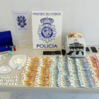 Material incautado por agentes de la Policía Nacional de León, en colaboración con la Policía Local de San Andrés del Rabanedo.-ICAL