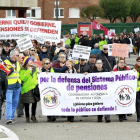 Medio millar de personas acude a la manifestación en defensa de las pensiones públicas en Valladolid-J.M. LOSTAU