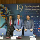 En la imagen el presidente de Iberaval, José Rolando Álvarez ( c ); el director general de Avalmadrid, Juan Luis Fernández ( i ), y el secretario técnico de la Red Iberoamericana de Sistemas de Garantía, Pablo Pombo ( d )-Ical