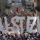 Una vista general de la manifestación de este domingo en el municipio navarro de Alsasua.-EFE / VILLAR LÓPEZ