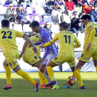 López Garai, Atienza, Carbià y Folch cierran el paso a Juan Villar en el partido disputado ayer en Zorrilla.-PABLO REQUEJO