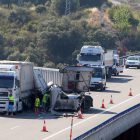Accidente entre dos camiones en la autoví­a A-6 en el término municipal de Ponferrada (León)-Ical